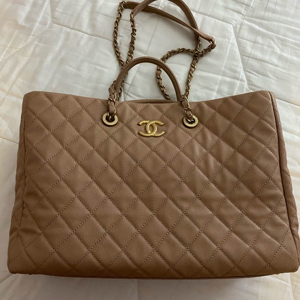 Chanel tote - Picture 2 of 10
